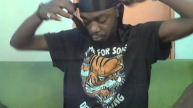 Snapshot of BIGDICKMULLAH chatting on October 26, 2025, 9:48 am BIGDICKMULLAH online show from October 26, 2025, 9:48 am