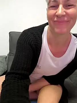 DarleenHot online show from October 21, 2025, 6:30 pm