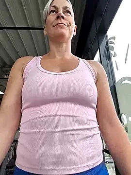DarleenHot online show from May 6, 2026, 7:02 am