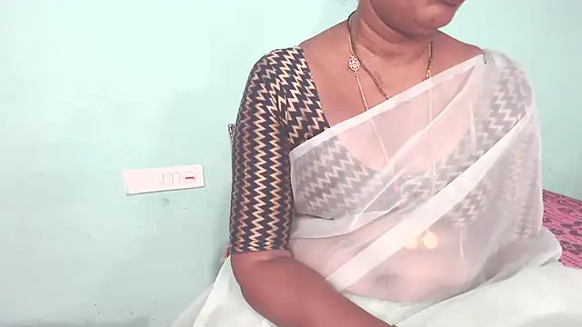 Snapshot of shrutitelugu69 chatting on April 18, 2026, 4:44 pm shrutitelugu69 online show from April 18, 2026, 4:44 pm