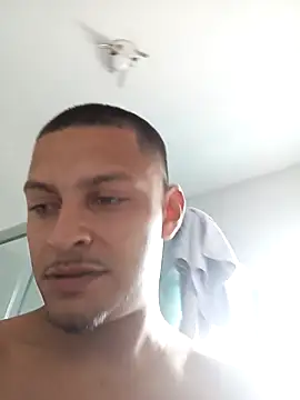 Snapshot of emrehliug12 chatting on February 10, 2026, 3:05 pm emrehliug12 online show from February 10, 2026, 3:05 pm