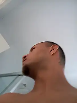 Snapshot of emrehliug12 chatting on February 12, 2026, 7:31 pm emrehliug12 online show from February 12, 2026, 7:31 pm