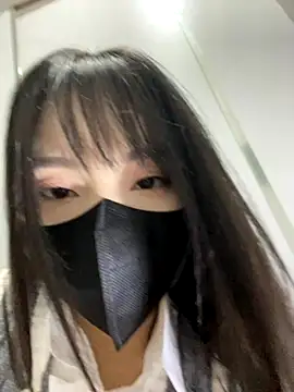 Asia-Lynn online show from November 11, 2025, 10:37 am