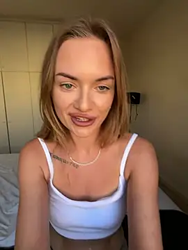 ElenaRebelle online show from July 9, 2026, 4:16 am