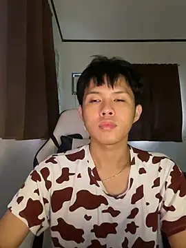 Snapshot of Plaxtique chatting on December 18, 2025, 10:49 pm Plaxtique online show from December 18, 2025, 10:49 pm