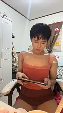 Snapshot of Plaxtique chatting on January 11, 2026, 2:11 pm Plaxtique online show from January 11, 2026, 2:11 pm