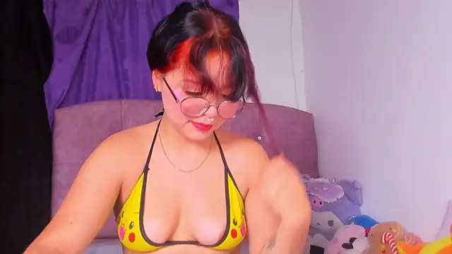Snapshot of amy_18 chatting on September 20, 2025, 8:37 am amy 18 online show from September 20, 2025, 8:37 am