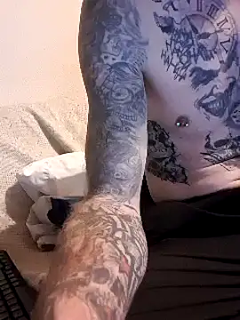 PIercingBoy38 online show from December 28, 2024, 6:18 pm