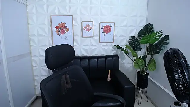 Valentinaa mature online show from January 19, 2025, 8:18 am