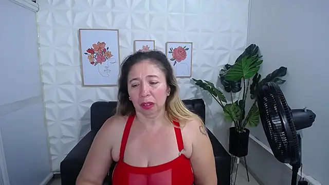 Valentinaa mature online show from February 14, 2025, 6:34 am