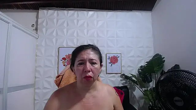Valentinaa mature online show from February 26, 2025, 9:58 pm