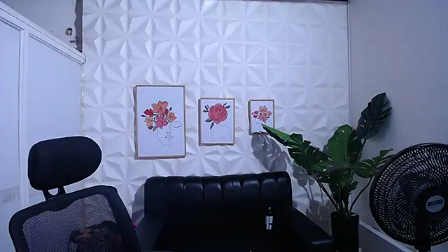 Valentinaa mature online show from November 14, 2025, 11:13 pm