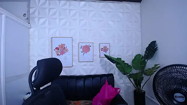 Valentinaa mature online show from November 29, 2025, 2:03 am