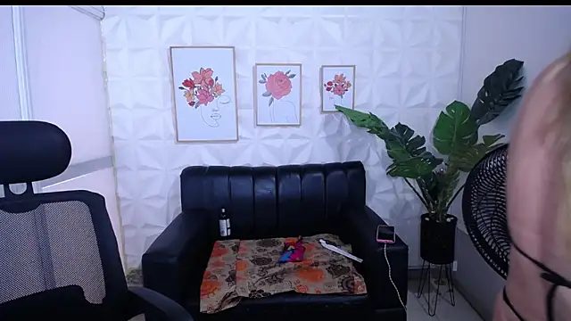 Valentinaa mature online show from January 16, 2026, 7:18 pm