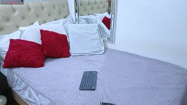 AnnaRedgrave online show from February 4, 2026, 7:58 am