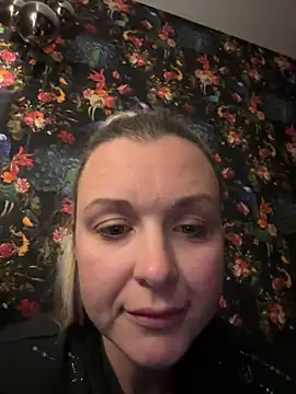 Snapshot of Bella-Tight chatting on February 9, 2026, 8:46 pm Bella-Tight online show from February 9, 2026, 8:46 pm