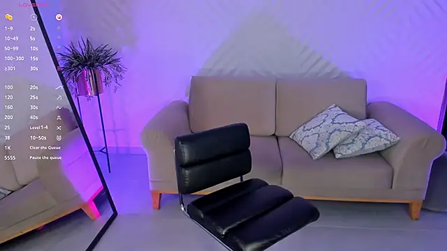 LizzHamilton   online show from December 14, 2024, 2:23 am