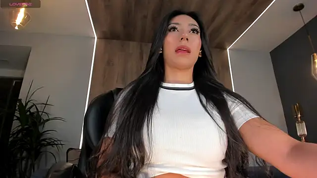 LizzHamilton   online show from December 14, 2024, 1:05 pm