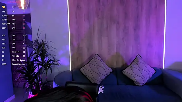 LizzHamilton   online show from December 31, 2024, 2:19 am