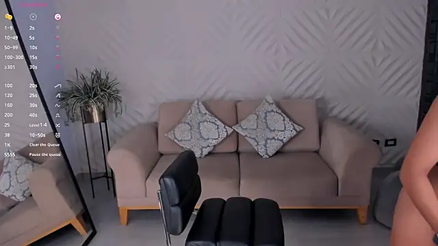 LizzHamilton   online show from January 28, 2025, 12:57 am