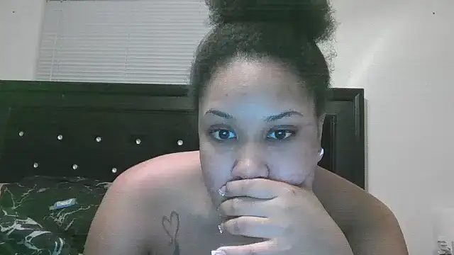 creamdreammmm online show from March 22, 2025, 3:52 am
