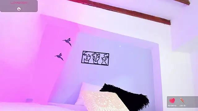 Laura Torres18 online show from November 18, 2025, 9:52 pm