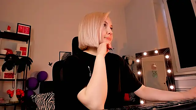 ReiYosimoto online show from January 18, 2025, 11:32 am