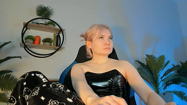 ReiYosimoto online show from March 8, 2025, 11:37 am