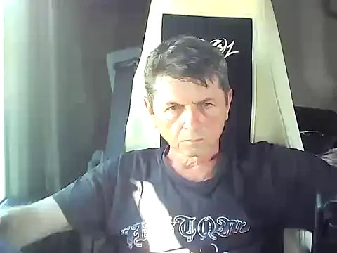 Snapshot of czarek888 chatting on September 25, 2025, 4:11 pm czarek888 online show from September 25, 2025, 4:11 pm