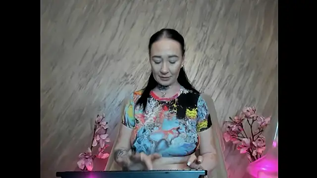 Rayanablackandwhite online show from June 30, 2026, 10:49 am