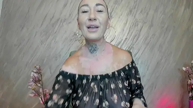 Rayanablackandwhite online show from August 4, 2026, 5:10 am