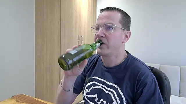 BrettJ81 online show from October 22, 2025, 2:17 pm