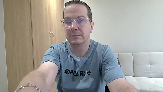 BrettJ81 online show from November 8, 2025, 12:49 pm