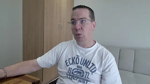 BrettJ81 online show from May 3, 2026, 1:50 pm