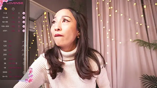 1reisatumi  online show from November 28, 2025, 8:33 pm