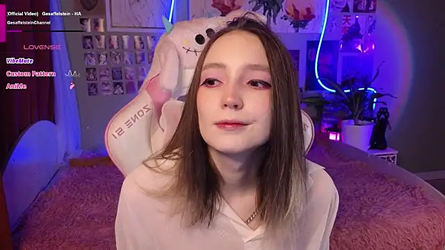 Evie Ro online show from May 10, 2026, 9:42 pm