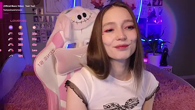 Evie Ro online show from May 11, 2026, 2:56 pm