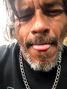 Snapshot of kvr27 chatting on October 26, 2025, 12:22 pm kvr27 online show from October 26, 2025, 12:22 pm