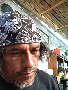 Snapshot of kvr27 chatting on November 15, 2025, 11:18 am kvr27 online show from November 15, 2025, 11:18 am