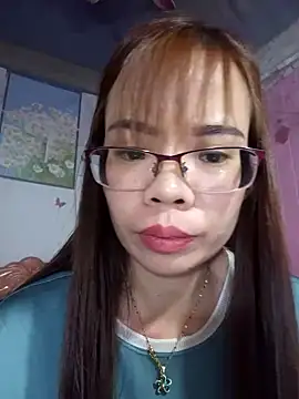   Mai-love19   online show from February 2, 2025, 1:41 pm