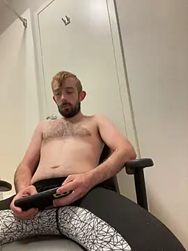 Snapshot of afTerparTycloudz chatting on February 24, 2025, 2:19 am afTerparTycloudz online show from February 24, 2025, 2:19 am