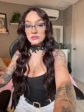 DaniDusan  online show from April 27, 2026, 7:01 pm