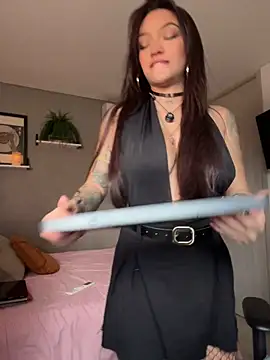 DaniDusan  online show from April 30, 2026, 8:57 pm