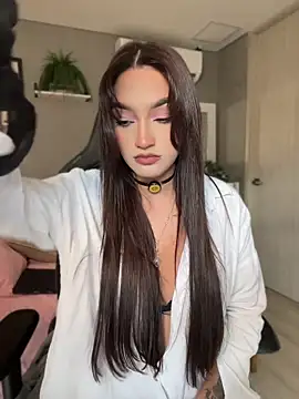 DaniDusan  online show from May 1, 2026, 8:35 pm