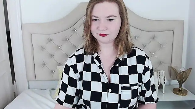 LaraDream online show from December 16, 2024, 5:43 pm