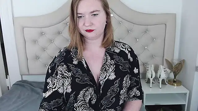 LaraDream online show from December 28, 2024, 11:37 pm