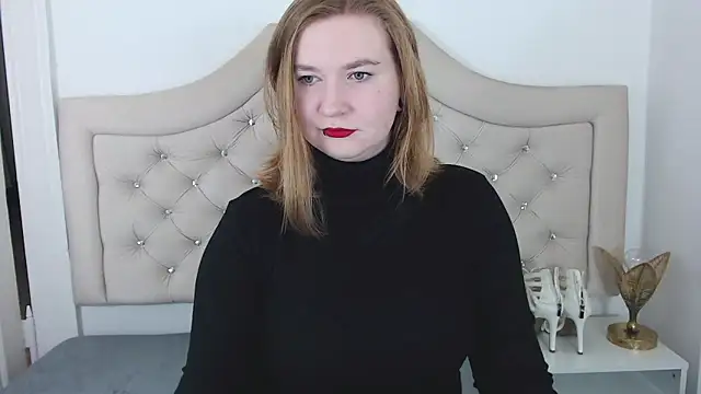 LaraDream online show from December 30, 2024, 7:42 pm