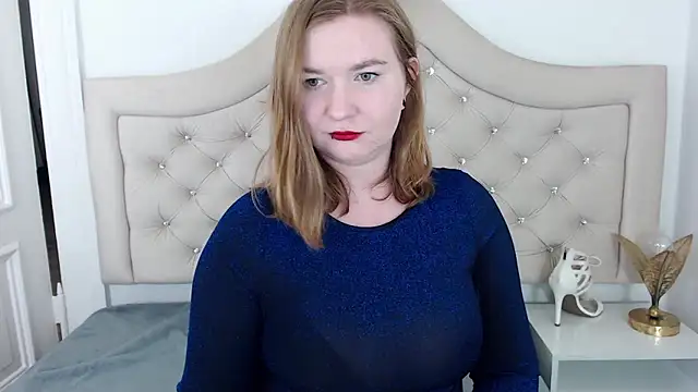 LaraDream online show from December 31, 2024, 11:17 pm