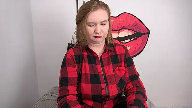 LaraDream online show from September 12, 2025, 3:01 pm