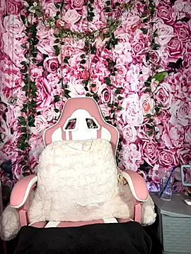 mismialove online show from October 19, 2025, 8:31 pm